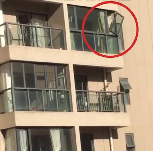 門窗高空墜落事故頻發(fā)，誰來保障安全？
